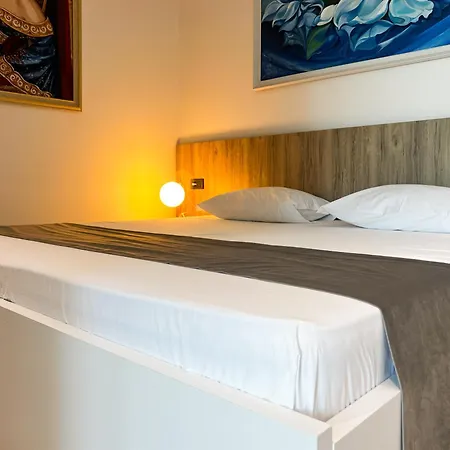Jata Crown 3* Tirana
