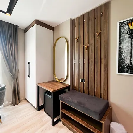Jata Crown Tirana