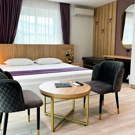 Hotel Jata Crown