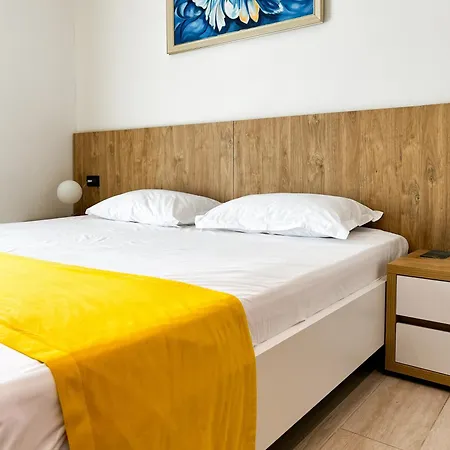 Hotel Jata Crown